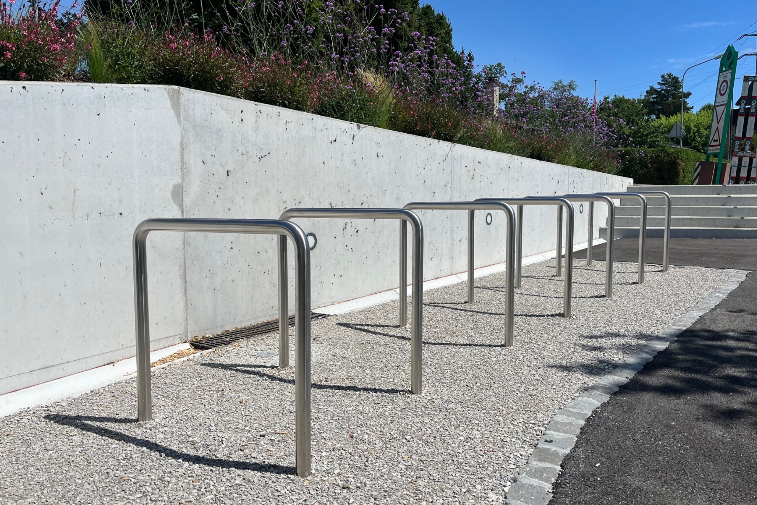 MOBILIER URBAIN